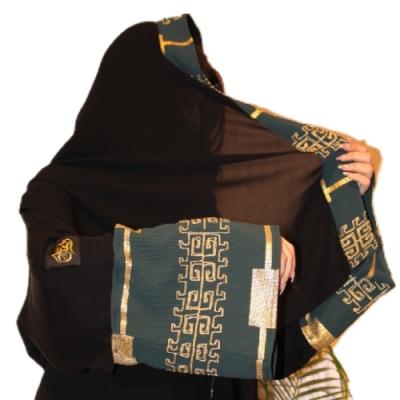 عباية ملونة ومطرزة